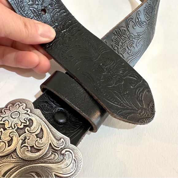 🚫SOLD🚫 🆕 NWOT Belts.com Western Belt with Floral Engraved Buckle - Waist Size 30 - Picture 5 of 6